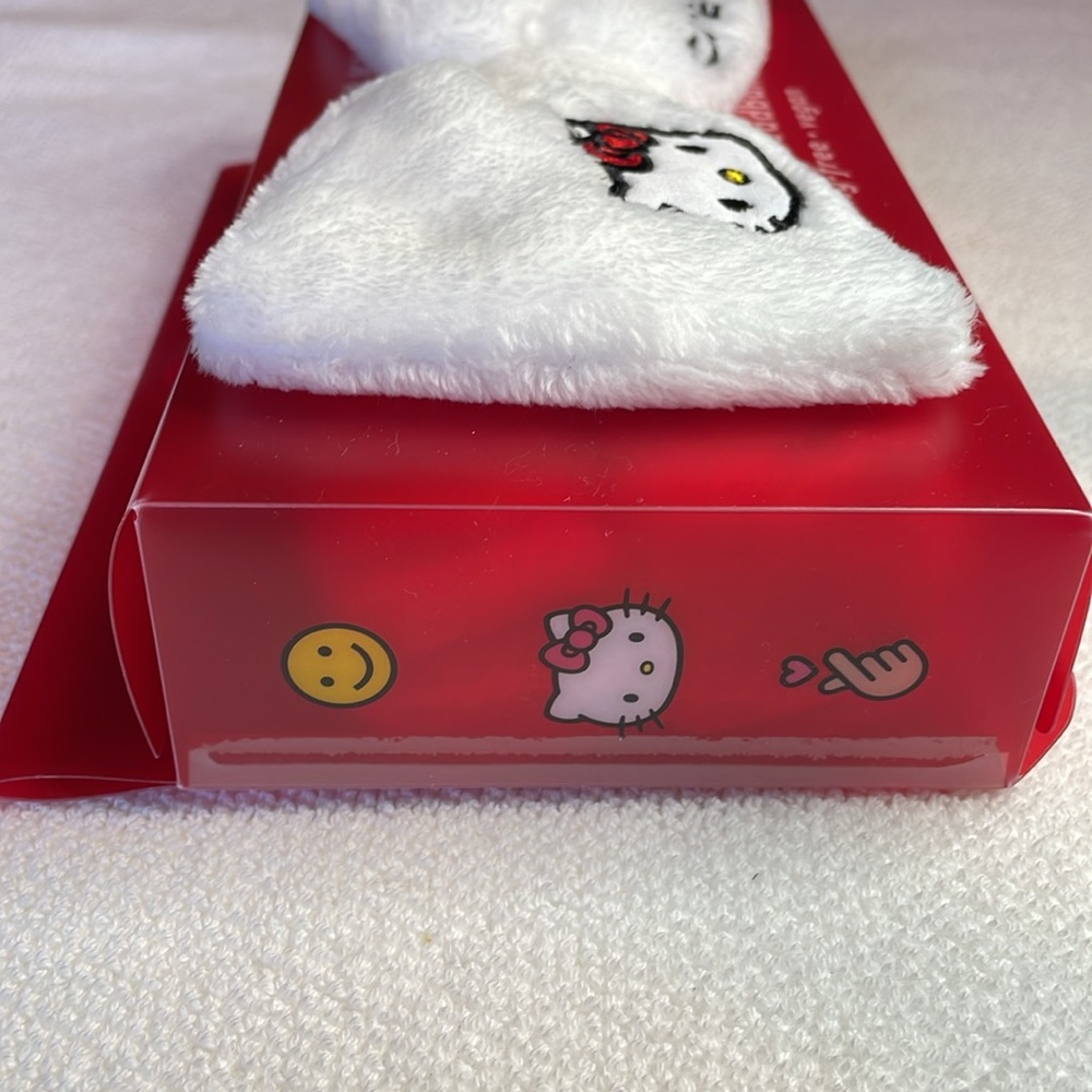 Hello Kitty Plush Headband - Picture 4 of 6